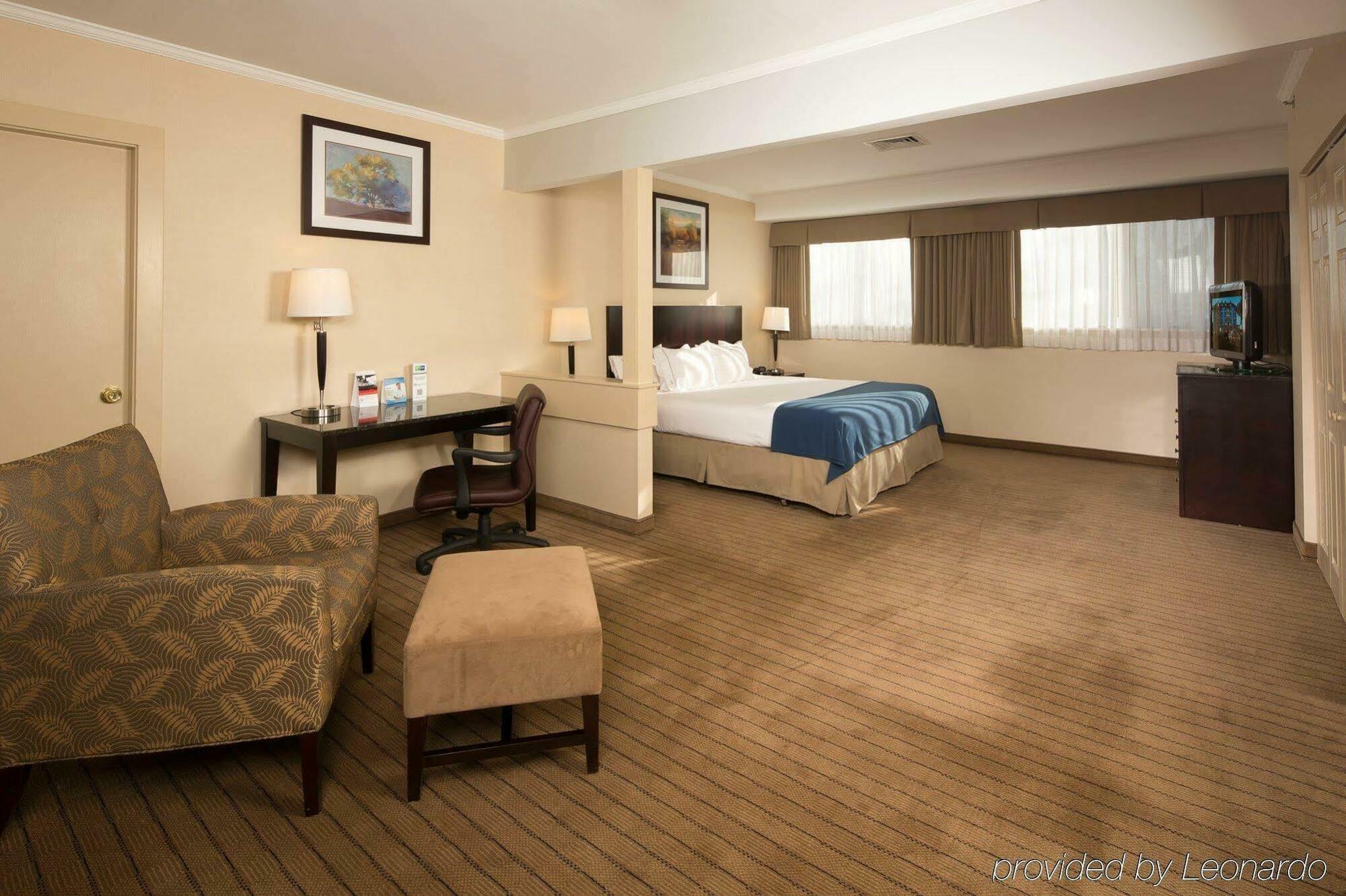 Holiday Inn Express Boston-Waltham By Ihg Exterior foto